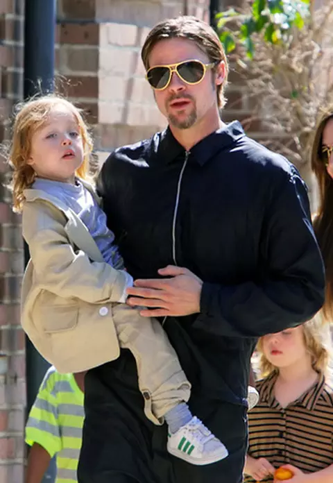 Brad Pitt - cel mai tare tata din SUA