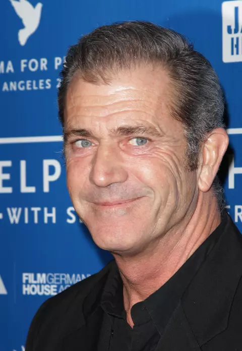 Mel Gibson, acuzat ca si-a batut mama vitrega