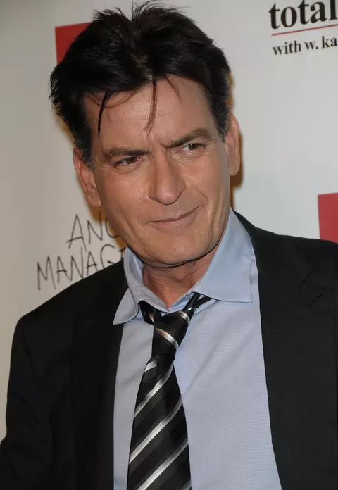 Charlie Sheen vede fantomele prietenilor lui