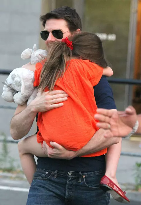 Tom Cruise isi vede pentru prima data fiica dupa despartirea de Katie Holmes