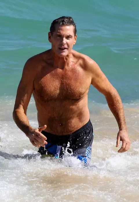 "Baywatch" revine cu David Hasselhoff si "forme" proaspete
