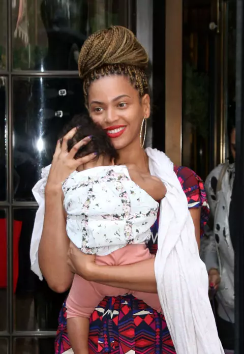 Beyonce surprinde cu un nou look
