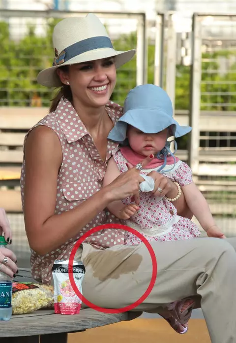 Jessica Alba, o mamica fericita alaturi de fiicele ei