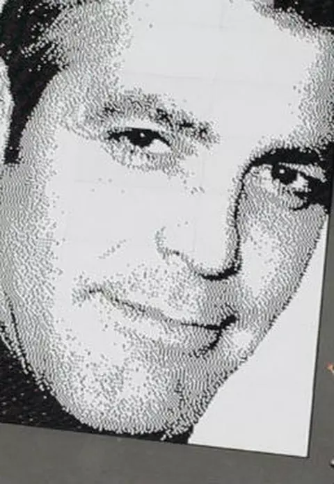 George Clooney, "desenat" din capsule de cafea