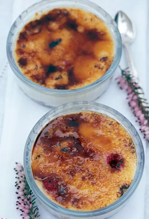 Crema de zahar ars cu vanilie si capsuni
