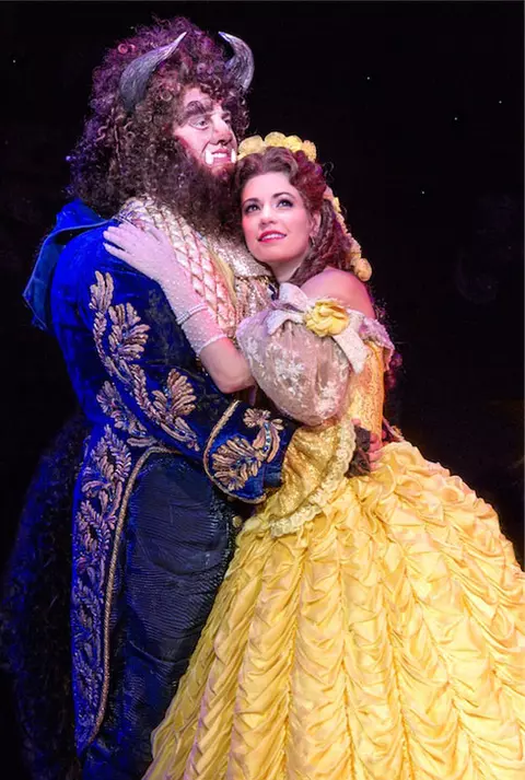 CONCURS: Castiga una dintre cele 4 invitatii duble la musicalul Disney Beauty and the Beast