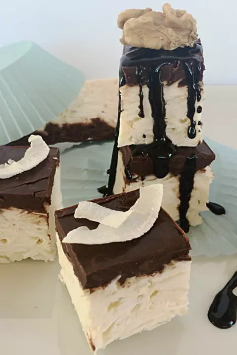 Prajituri cu ciocolata si cocos din numai 4 ingrediente!