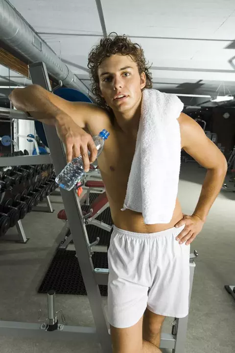 Si barbatii sufera la frumusete