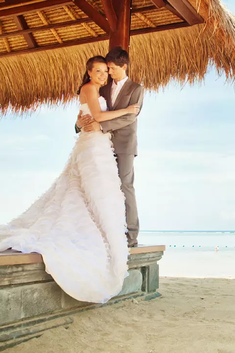 Cat dureaza iubirea vesnica? (de Marius Chivu)