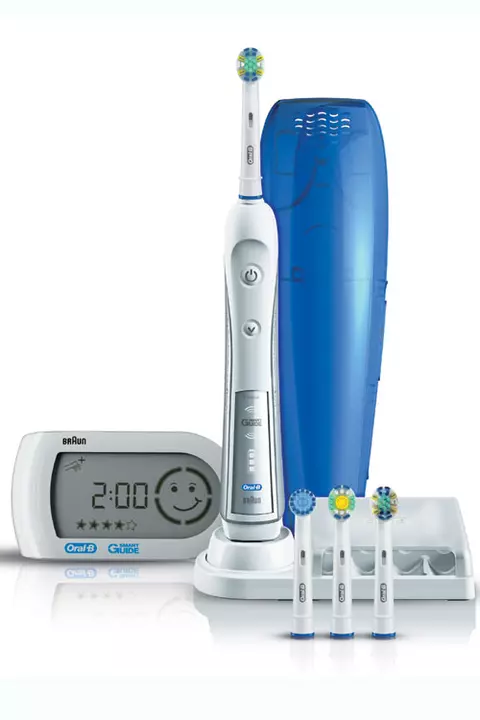 Noua periuta electrica Oral-B Triumph 5000 cu SmartGuide