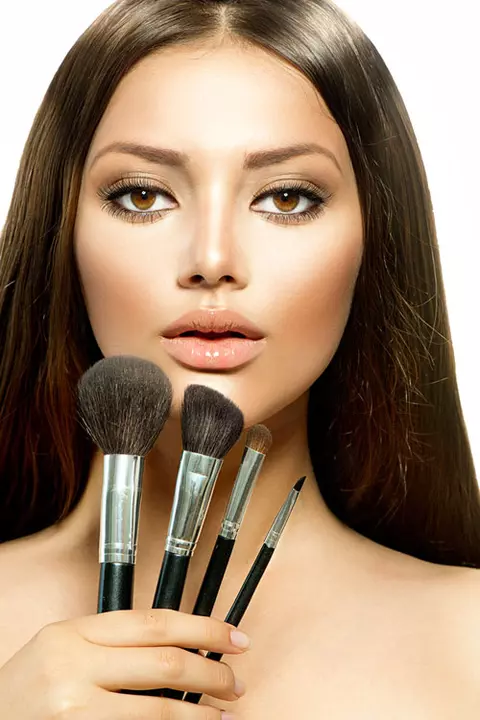 Cum ingrijesti pensulele de machiaj