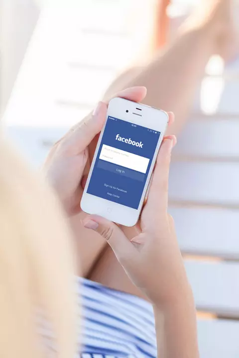 8 feluri in care Facebook-ul te face o persoana mai inteligenta