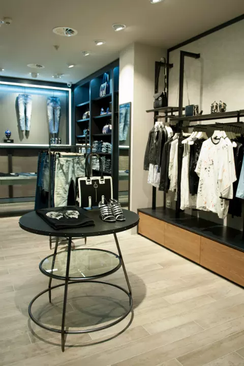 Diesel, un nou magazin in Romania!