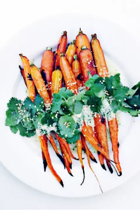 Morcovi copti cu iaurt si coriandru