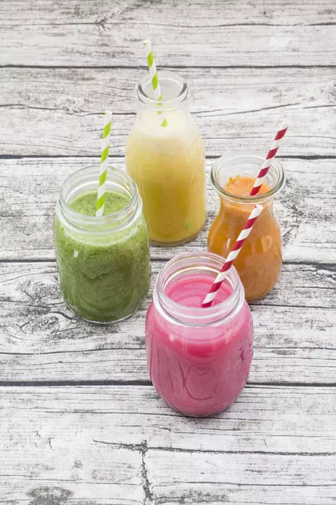 Ce sa consumi pentru a evita deshidratarea – 10 alimente care te mentin hidratata