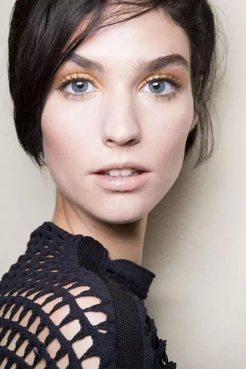 Probleme de ten: ce fond de ten folosesti pentru a le camufla!