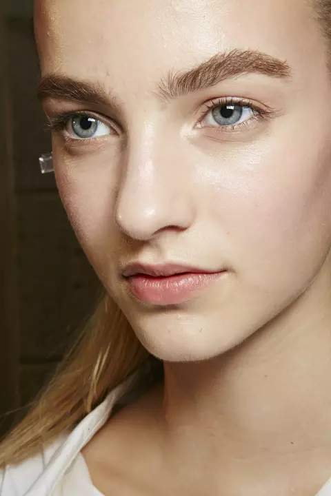 (P) Nude looks: Sephora ne aliniaza machiajul la tendintele sezonului
