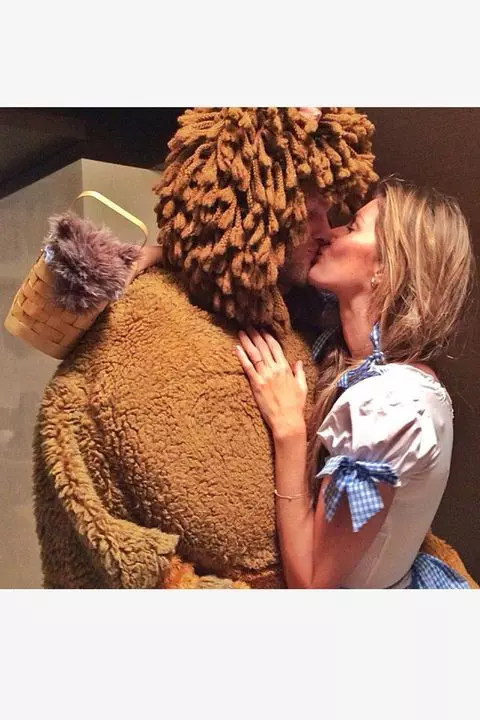 Gisele Bundchen si Tom Brady - Dorothy si Leul din Vrajitorul din Oz (2013)