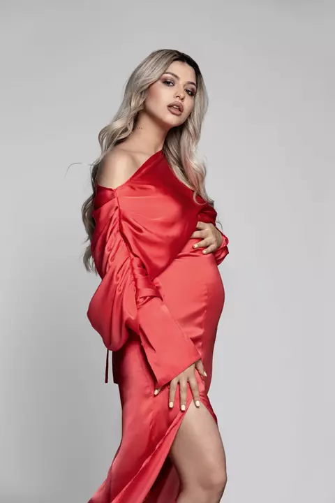 ELLE INTERVIU: Irina Deaconescu - „Dintotdeauna mi-am dorit să fiu o mamă tânără“