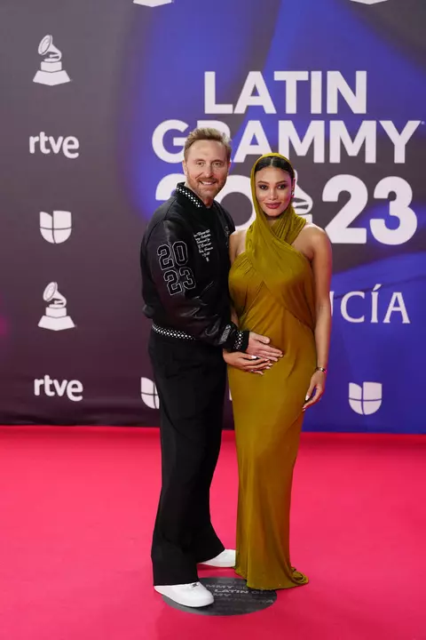 Pentru a patra oară DJ-ul numărul 1 al lumii, pentru a treia oară tată. David Guetta și Jessica Ledon au anunțat, în cadrul galei Latin Grammy, că vor deveni părinți