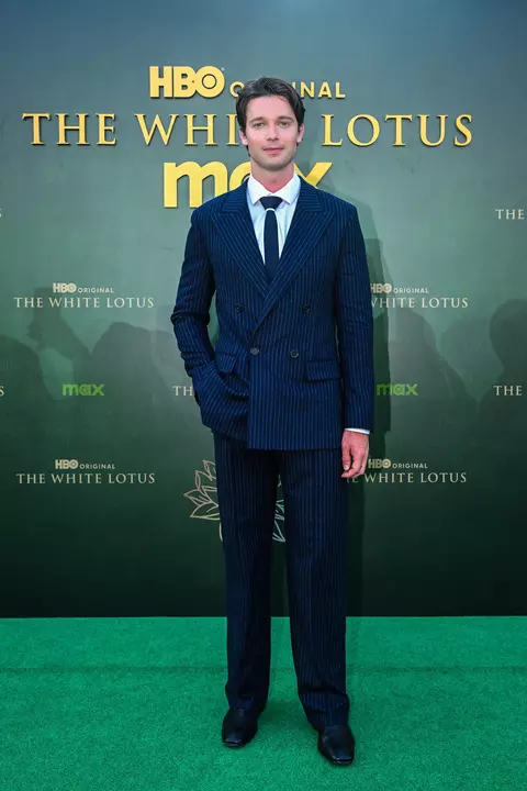 Patrick Schwarzenegger a purtat Tommy Hilfiger la premiera globală a serialului The White Lotus