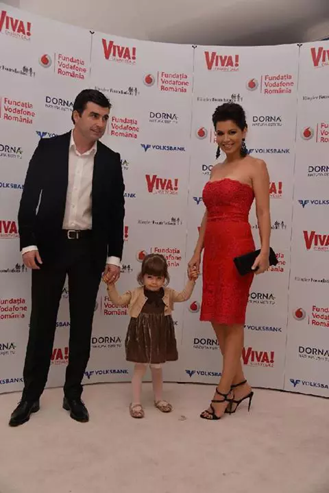 Simona Patruleasa, impreuna cu sotul si fetita lor, Ingrid