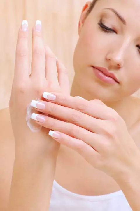 5 masti naturale pentru maini frumoase