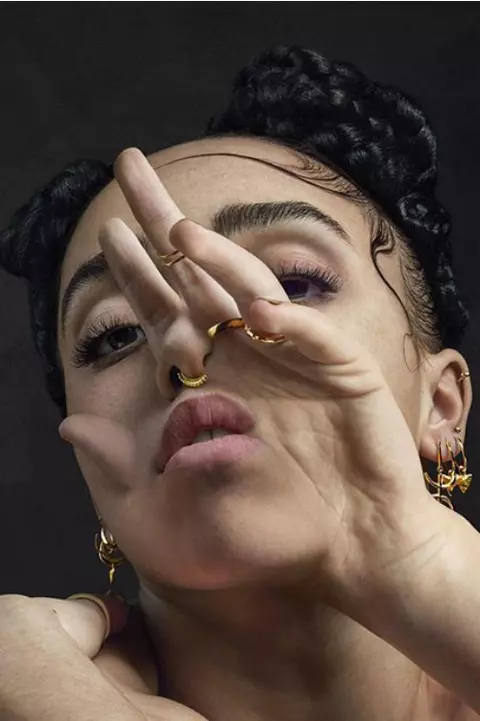 FKA Twigs surprinde din nou!