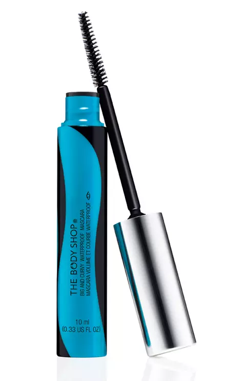 Noul Big & Curvy Waterproof Mascara de la The Body Shop