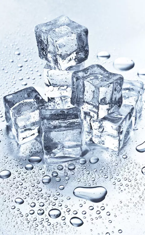 Moduri uimitoare in care poti folosi gheata in rutina de frumusete