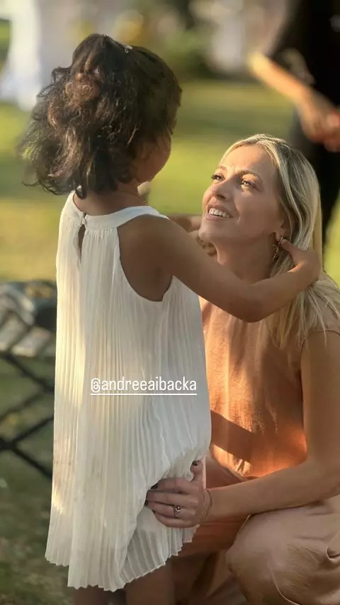 Laura Cosoi la botezul fiicei sale, Aida