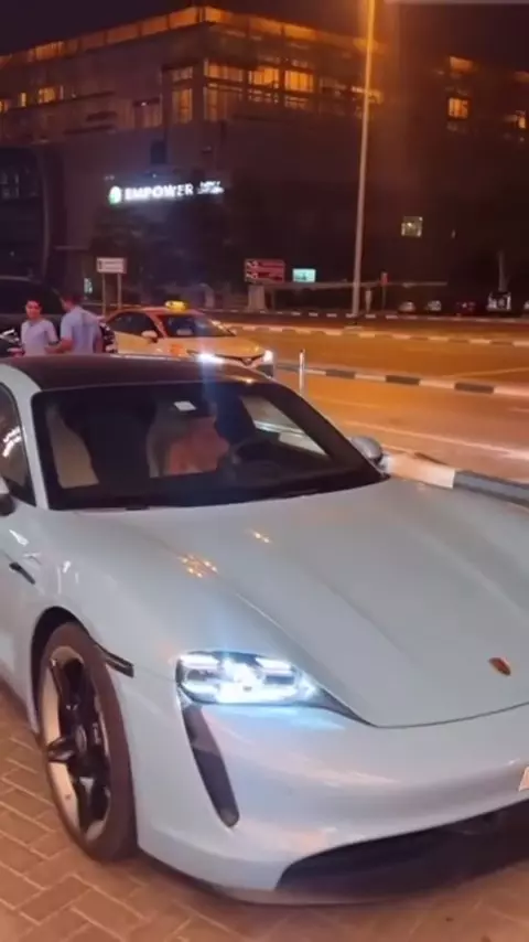 Brigitte Pastramă conduce un Porsche Taycan Turbo S (4)
