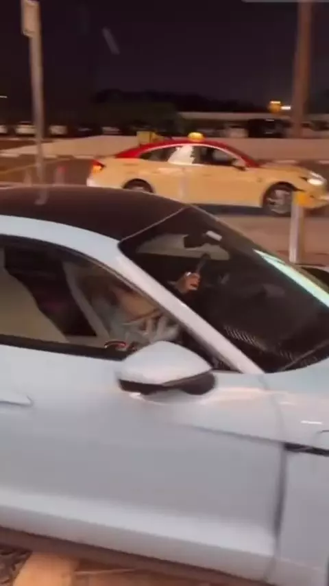 Brigitte Pastramă conduce un Porsche Taycan Turbo S (5)