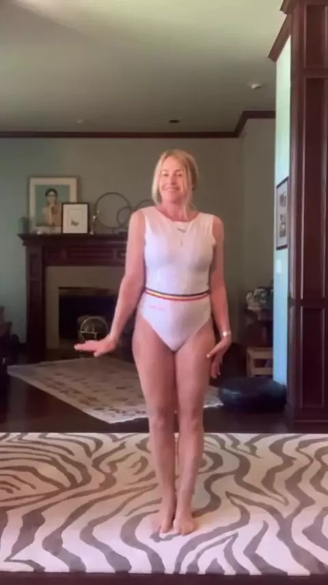 Nadia Comăneci în body de gimnastică la 64 de ani (1)