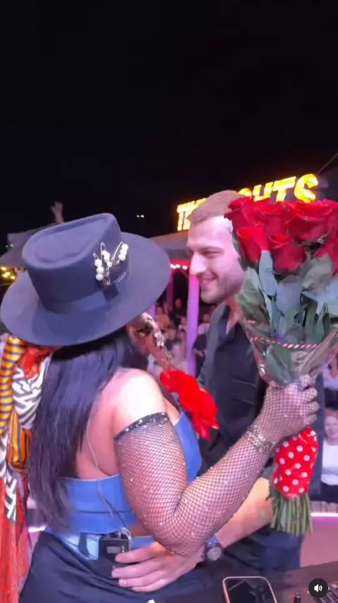 Oana Radu a sărutat un bărbat pe scenă  (3)