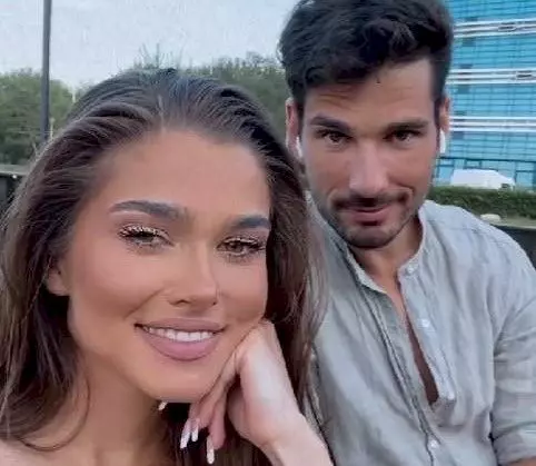 theo-rose-anghel-damian-c-1260x709-1