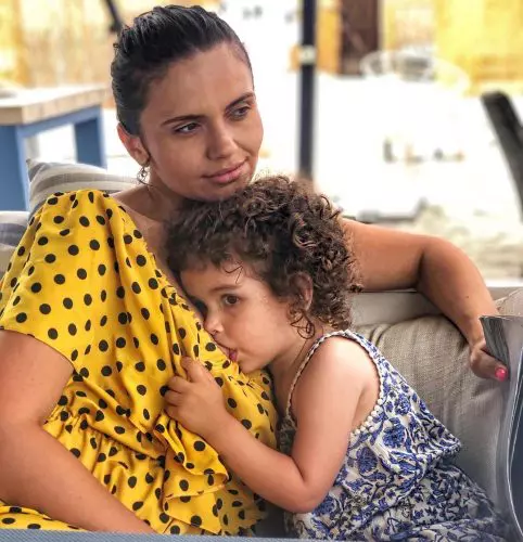 Cristina-Șișcanu-și-fiica-ei-Petra-3-482x500