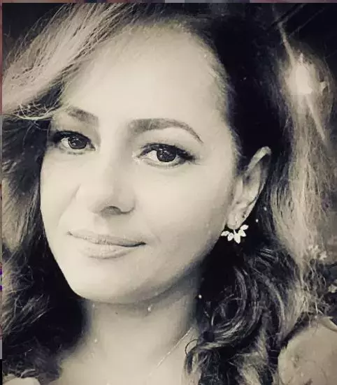 carmen trandafir 300