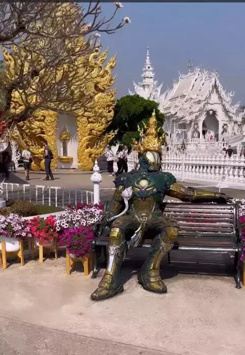 filmari-la-white-temple-asia-express