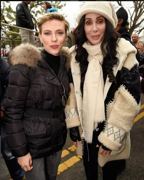 Scarlett Johansson si Cher