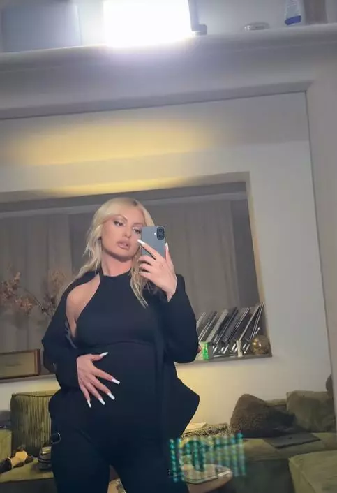 Alexandra-Stan-dupa-zvonurile-ca-ar-fi-insarcinata (8)