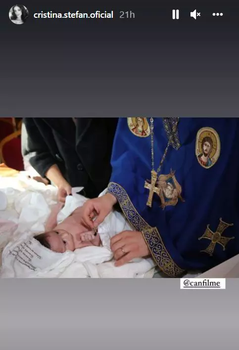 Cristina-si-Denis-Stefan-si-au-botezat-cea-de-a-doua-fiica-2