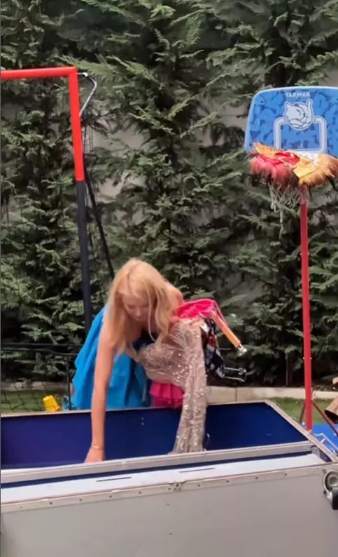 Andreea Bălan, pagube serioase în curtea casei după furtună  (2)