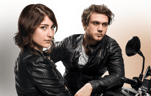 Aras Iynemli şi Hazal Kaya fac pereche într-un serial