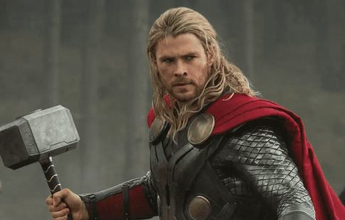 Ciocanul lui Thor, „mazilit” în garajul casei lui Chris Hemsworth