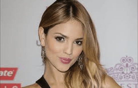 Eiza Gonzalez s-a transformat într-o vampiriţă sexy