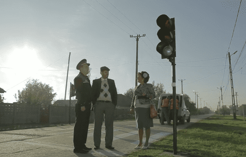 Un semafor dă peste cap viaţa în “Las Fierbinţi”