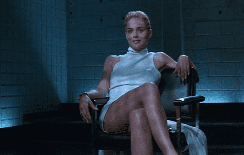 Sharon Stone spune că a fost păcălită să filmeze scena explicită din „Basic Instinct”