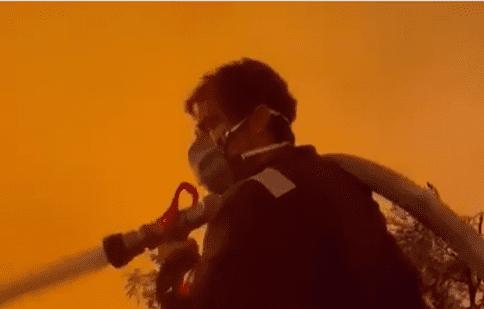 Cine e actorul celebru care luptă alături de pompieri împotriva incendiilor devastatoare din sudul Turciei