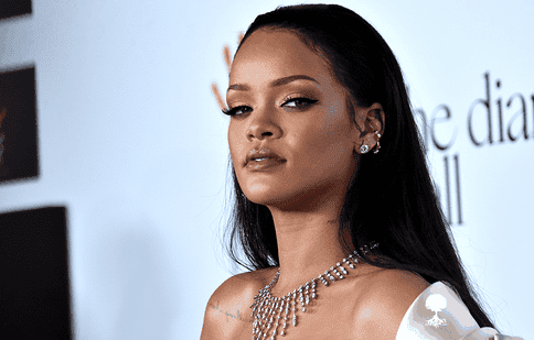 Cum a fost cucerită Rihanna de afaceristul arab și ce părere are tatăl artistei despre noua ei cucerire